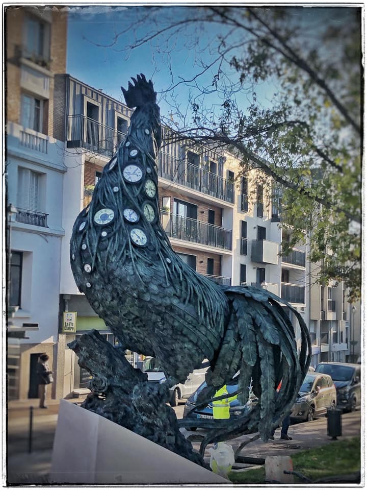 COCK WITH WATCHES MONUMENT 